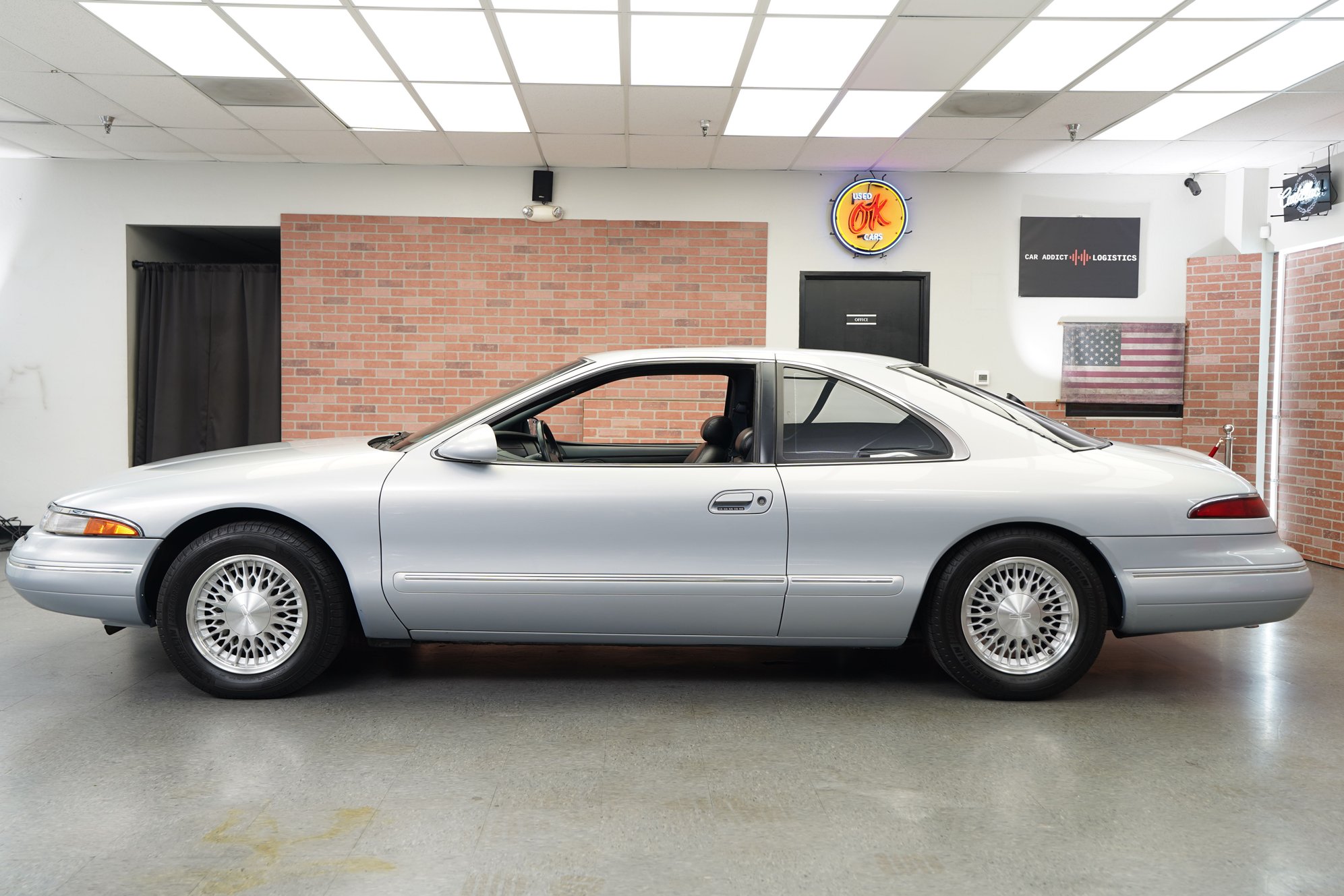 lincoln mark viii 1993 1LNLM91V8PY711372 image lincoln mark viii 1993 1LNLM91V8PY711372 image